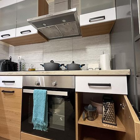 Апартаменты Private Modern Cozy House At The Center Митилини Экстерьер фото