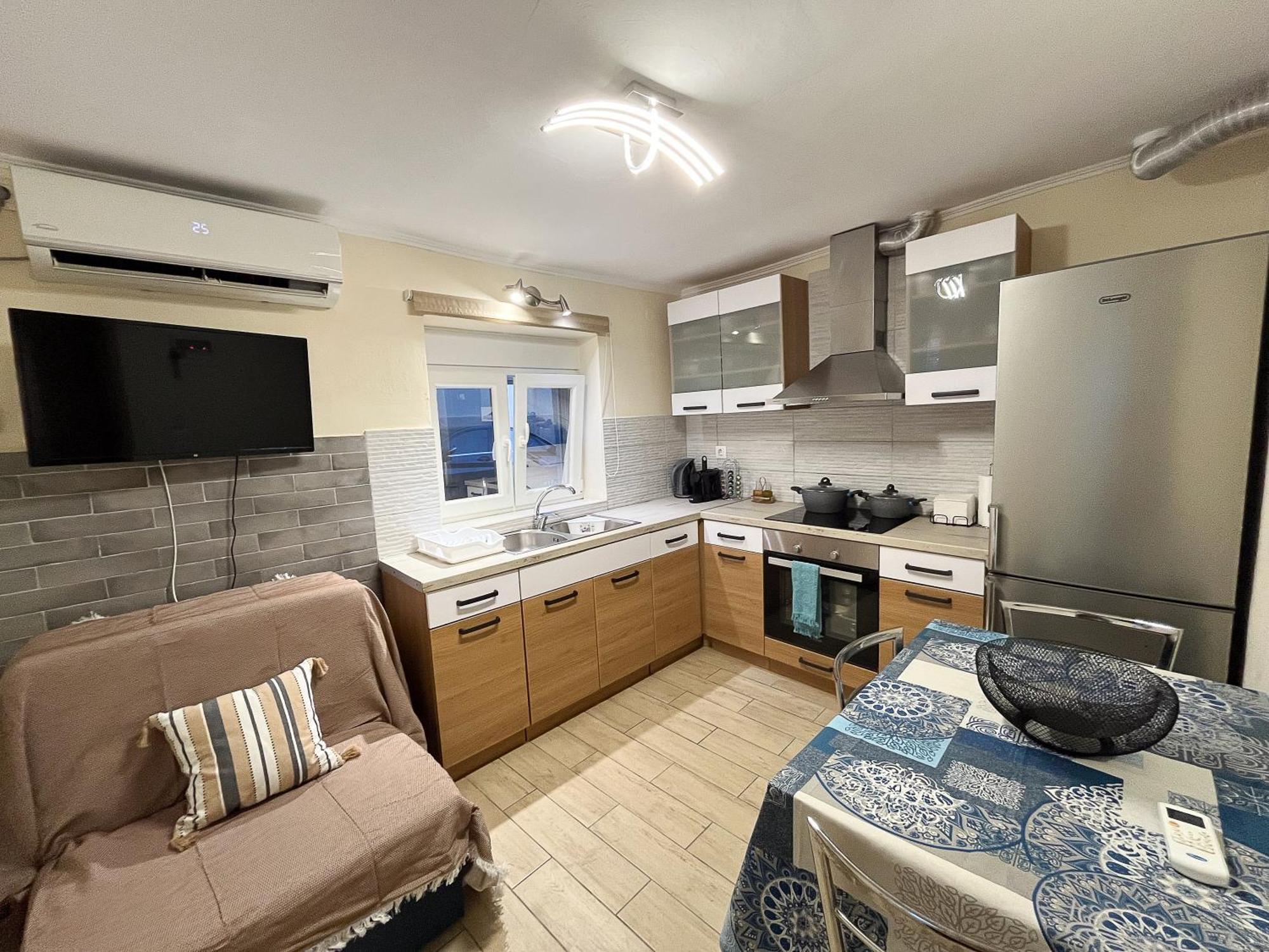 Апартаменты Private Modern Cozy House At The Center Митилини Экстерьер фото