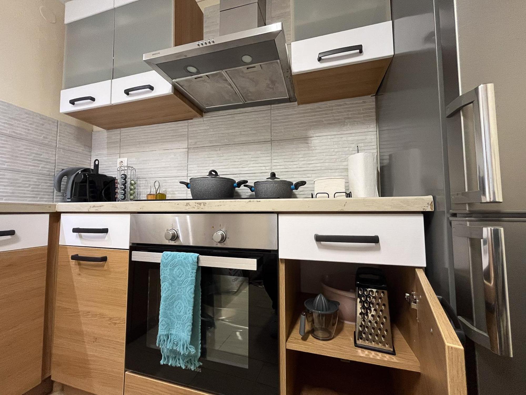 Апартаменты Private Modern Cozy House At The Center Митилини Экстерьер фото