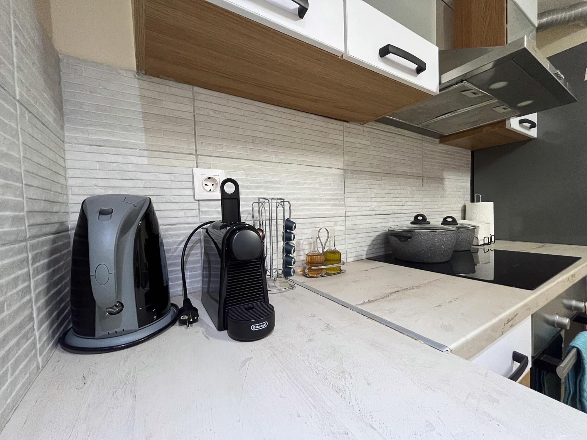 Апартаменты Private Modern Cozy House At The Center Митилини Экстерьер фото
